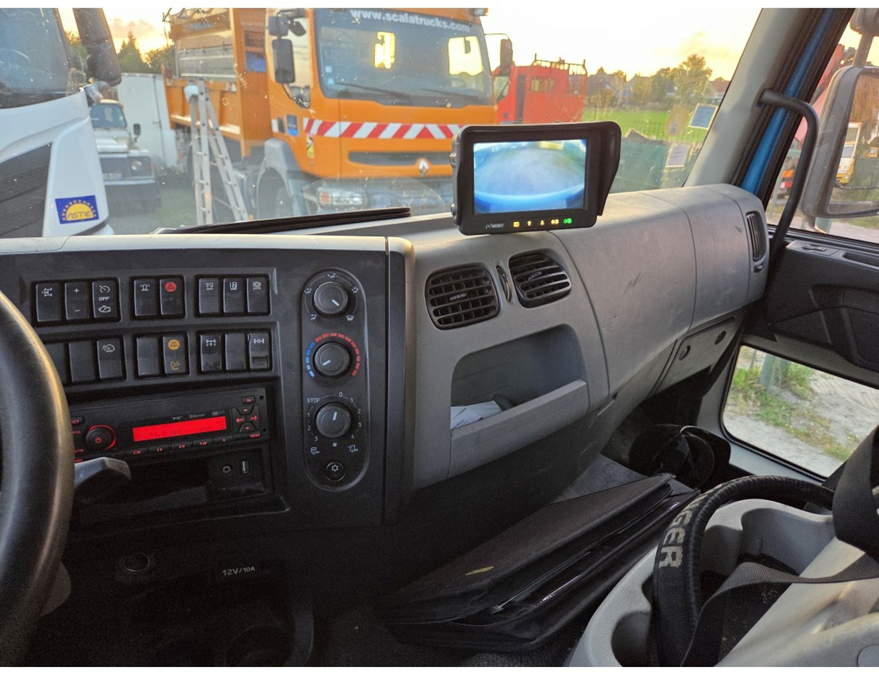 Грузовик бортовой/ Платформа, Автоманипулятор Renault C 280 4X2 Palfinger PK12002 EH Kran Crane Remote Control Automat flatbed truck: фото 9 Грузовик бортовой/ Платформа, Автоманипулятор Renault C 280 4X2 Palfinger PK12002 EH Kran Crane Remote Control Automat flatbed truck: фото 9