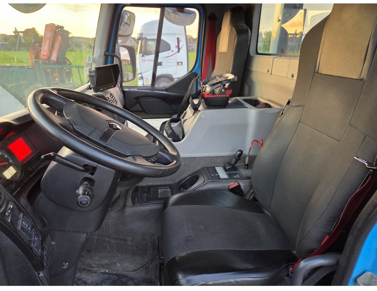 Грузовик бортовой/ Платформа, Автоманипулятор Renault C 280 4X2 Palfinger PK12002 EH Kran Crane Remote Control Automat flatbed truck: фото 8 Грузовик бортовой/ Платформа, Автоманипулятор Renault C 280 4X2 Palfinger PK12002 EH Kran Crane Remote Control Automat flatbed truck: фото 8