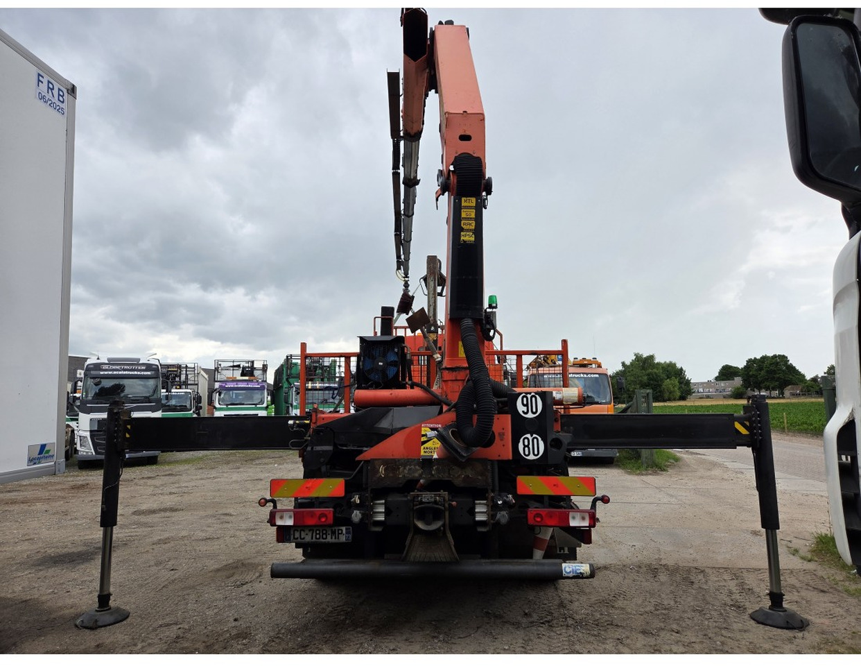 Грузовик бортовой/ Платформа, Автоманипулятор Renault Kerax 430 8X4 Flatbed Crane Palfinger PK26002EH 26 ton 5 Extensions *Retarder: фото 6 Грузовик бортовой/ Платформа, Автоманипулятор Renault Kerax 430 8X4 Flatbed Crane Palfinger PK26002EH 26 ton 5 Extensions *Retarder: фото 6