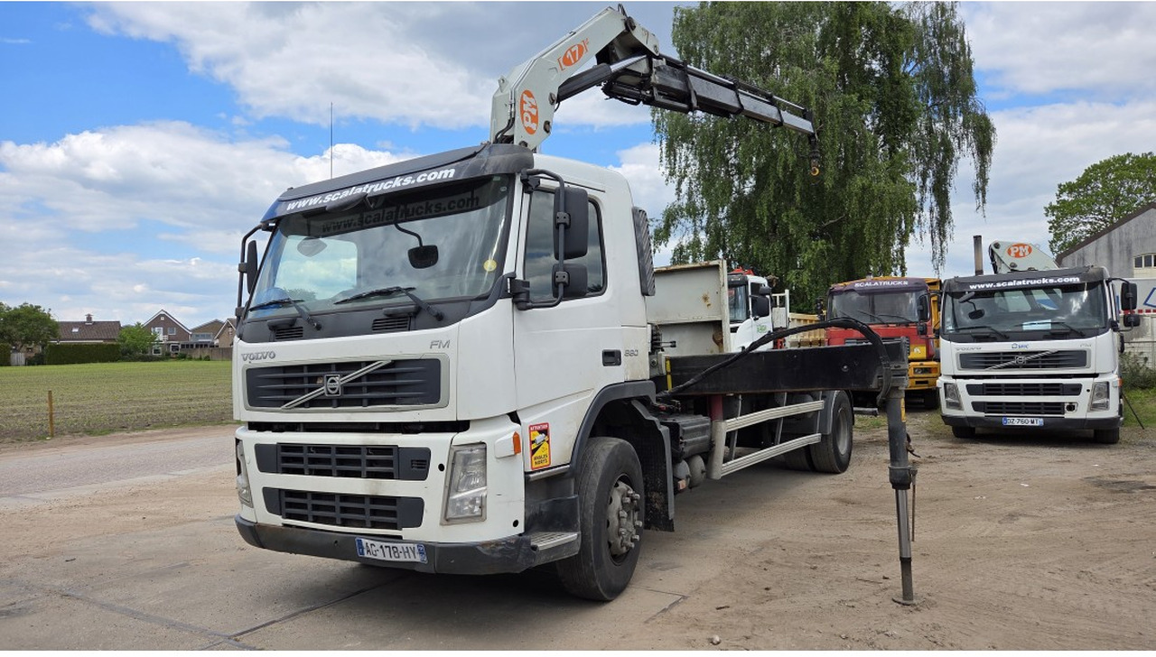 VOLVO FM 330 FLATBED 4X2 PM 17 LC 17 TON - Грузовик бортовой/ Платформа, Автоманипулятор: фото 1 VOLVO FM 330 FLATBED 4X2 PM 17 LC 17 TON - Грузовик бортовой/ Платформа, Автоманипулятор: фото 1