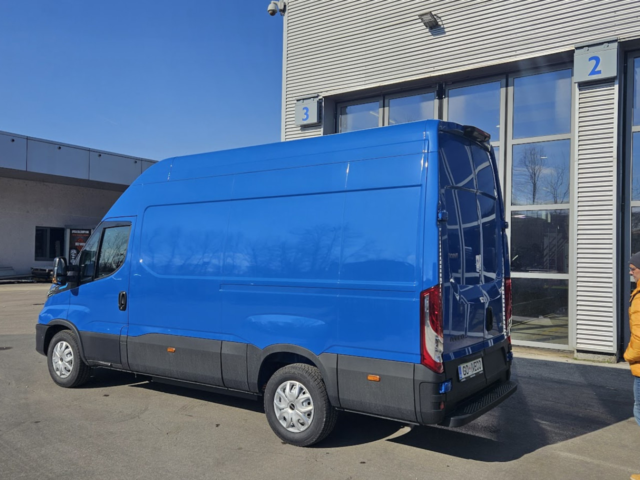 IVECO Daily 35 C 18H - Пассажирский фургон, Электрический фургон: фото 2 IVECO Daily 35 C 18H - Пассажирский фургон, Электрический фургон: фото 2