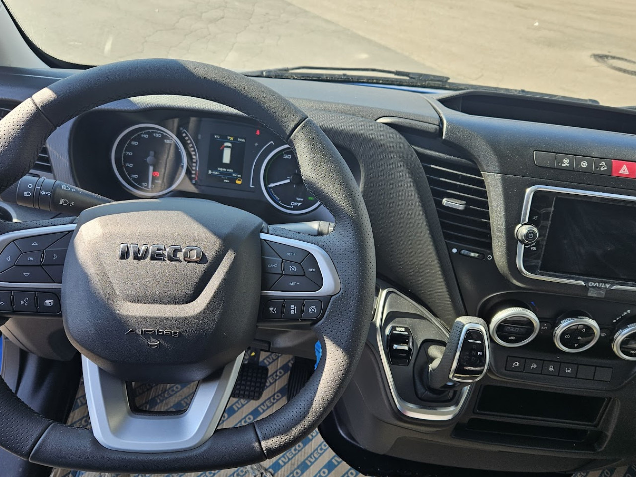 IVECO Daily 35 C 18H - Пассажирский фургон, Электрический фургон: фото 4 IVECO Daily 35 C 18H - Пассажирский фургон, Электрический фургон: фото 4
