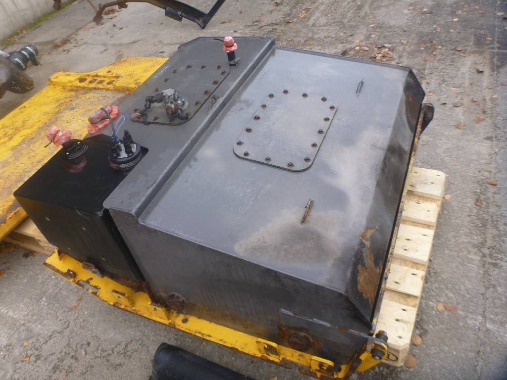 Volvo L 180 H Bränsletank, voe11154152 - Рама/ Шасси для Строительной техники: фото 2 Volvo L 180 H Bränsletank, voe11154152 - Рама/ Шасси для Строительной техники: фото 2