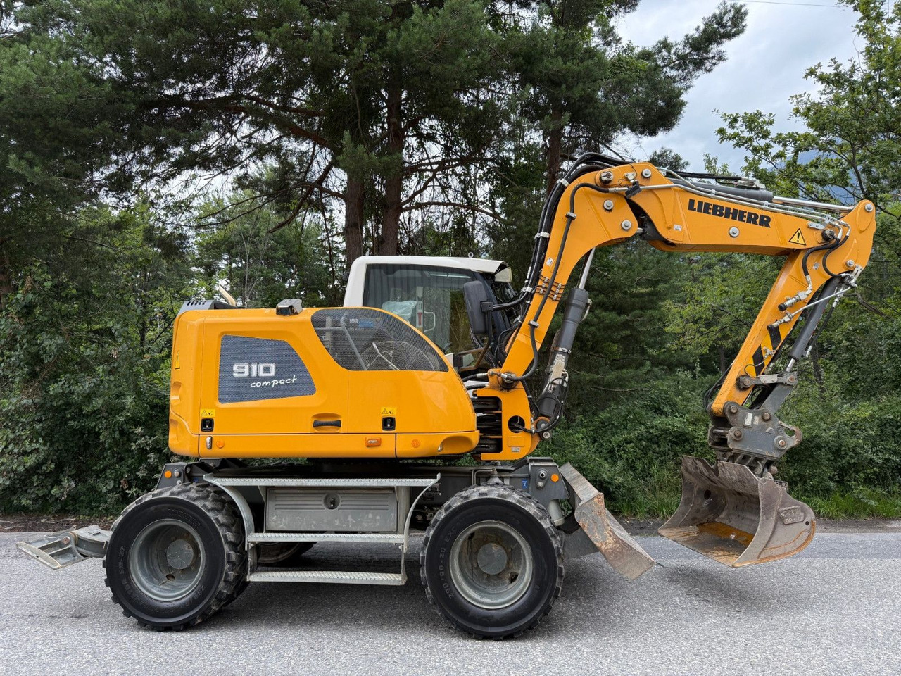 Liebherr A910 Compact Litronic,4 Schaufeln,Schnellwechsle - Колёсный экскаватор: фото 2 Liebherr A910 Compact Litronic,4 Schaufeln,Schnellwechsle - Колёсный экскаватор: фото 2