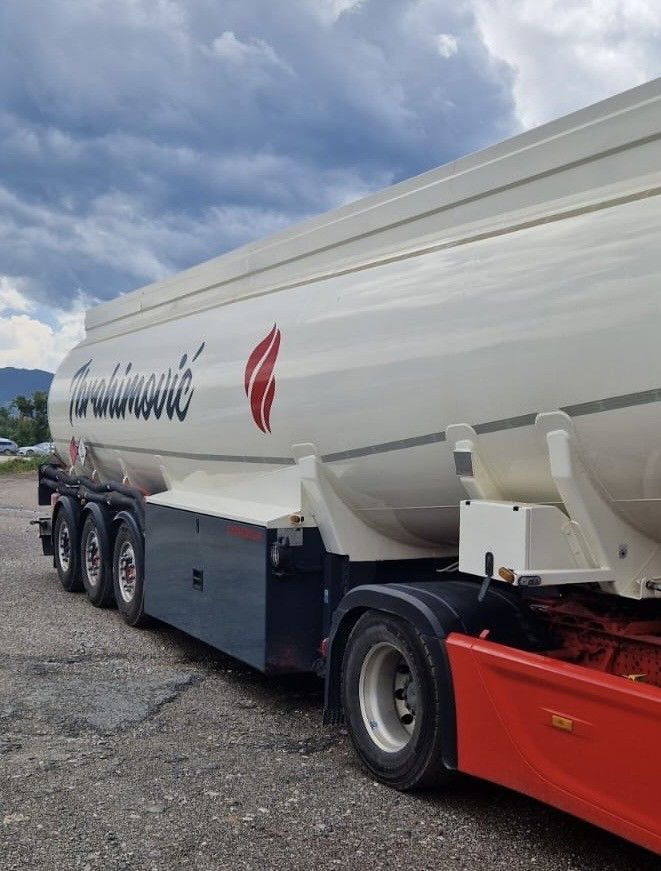 Schwarzmüller ADR, Diesel/Benzin Treibstoff, oben/unten, 3Kamm - Полуприцеп-цистерна: фото 5 Schwarzmüller ADR, Diesel/Benzin Treibstoff, oben/unten, 3Kamm - Полуприцеп-цистерна: фото 5