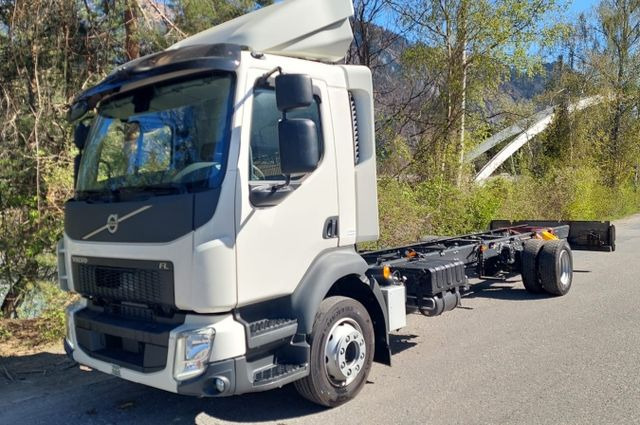 Volvo FL280 4x2, E6, Wohnwagen + 2 Pferdeplaetze Volvo FL280 4x2, E6, 7.40m Chassis, Fahrgestell - Коневоз: фото 1 Volvo FL280 4x2, E6, Wohnwagen + 2 Pferdeplaetze Volvo FL280 4x2, E6, 7.40m Chassis, Fahrgestell - Коневоз: фото 1