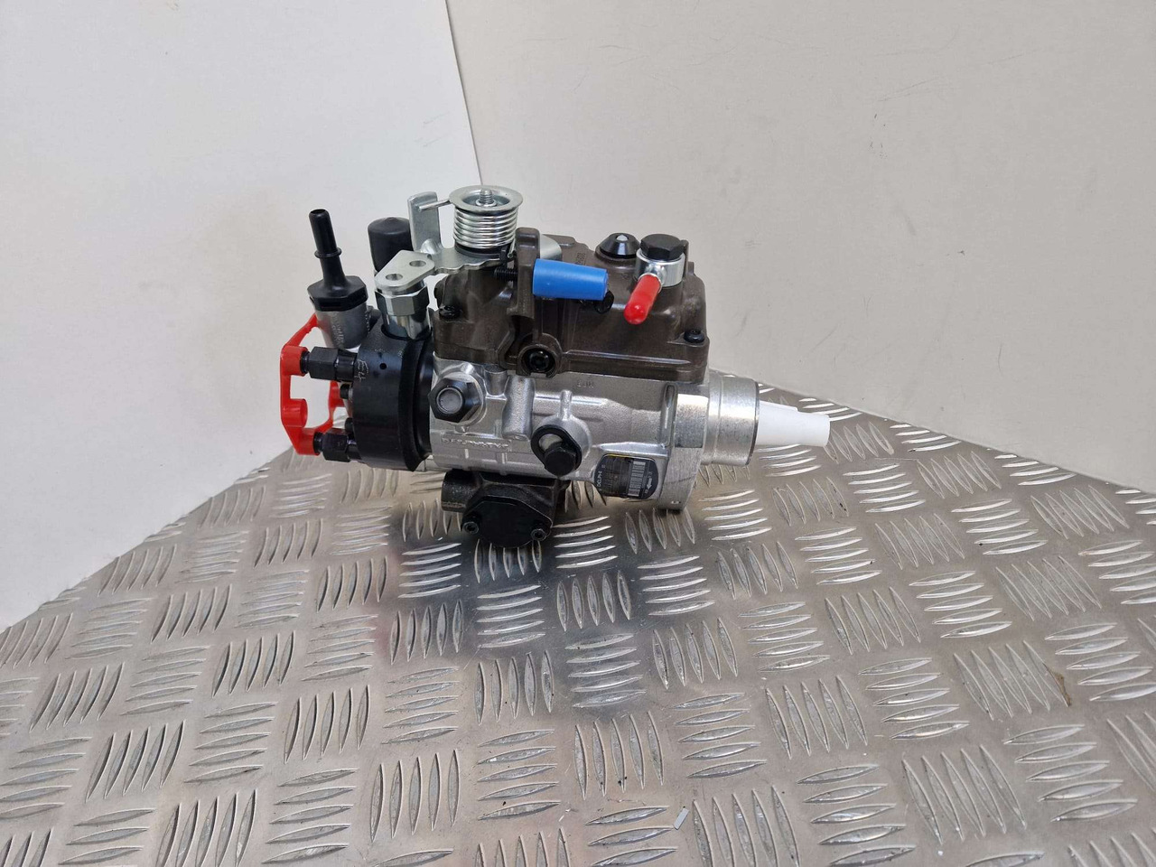 320/06933 12V injection pump 9520A512G Delphi - Двигатель и запчасти для Строительной техники: фото 2 320/06933 12V injection pump 9520A512G Delphi - Двигатель и запчасти для Строительной техники: фото 2