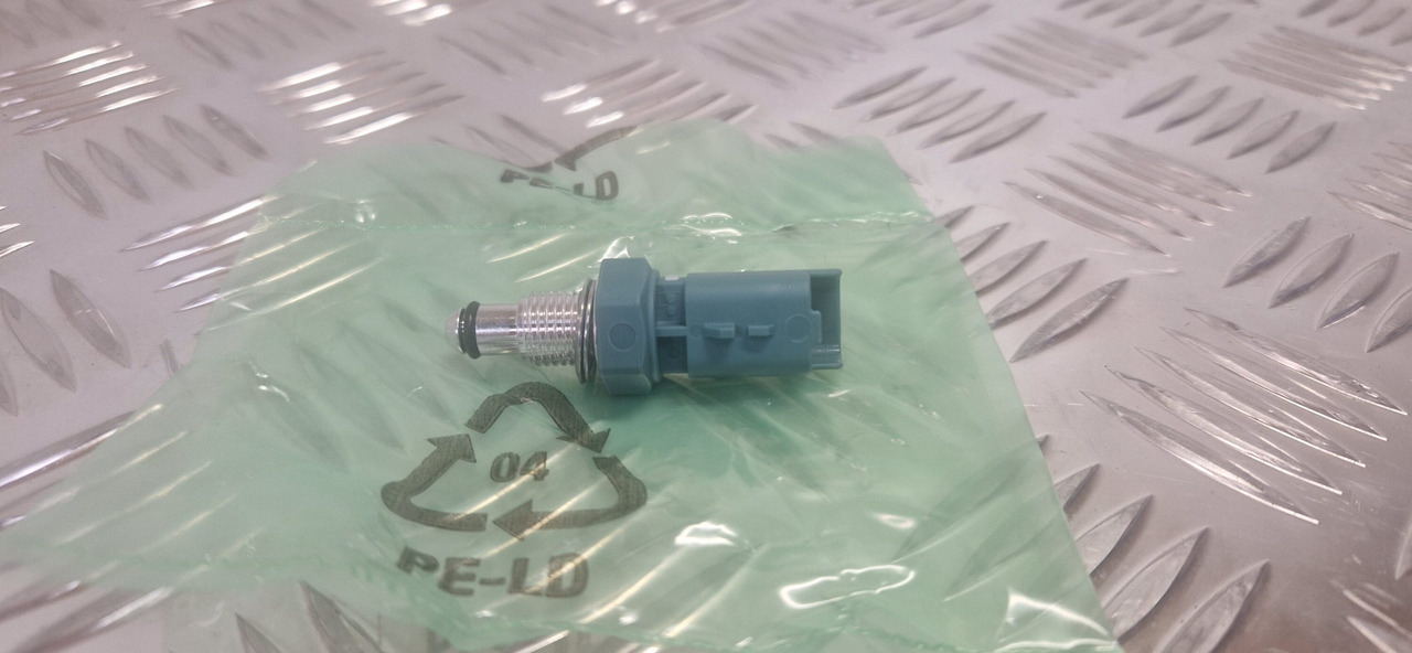 Delphi CR Temperature Sensor - Двигатель и запчасти для Строительной техники: фото 1 Delphi CR Temperature Sensor - Двигатель и запчасти для Строительной техники: фото 1