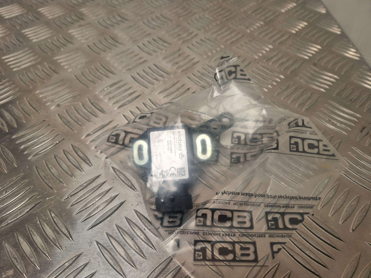 Fastrac angle sensor with lever JCB 332/S4707 - Двигатель и запчасти для Строительной техники: фото 1 Fastrac angle sensor with lever JCB 332/S4707 - Двигатель и запчасти для Строительной техники: фото 1