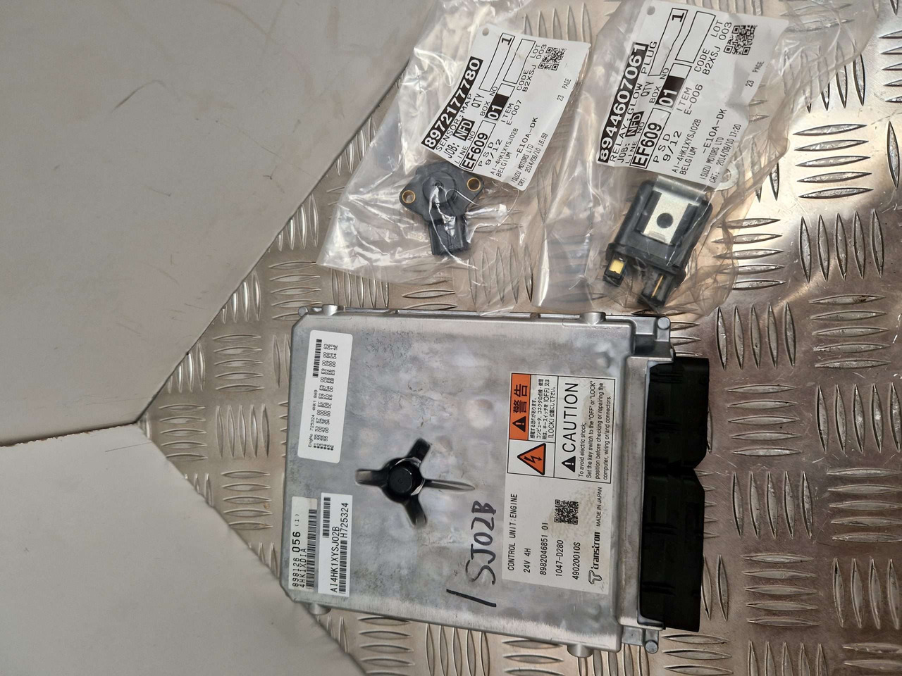 ISUZU ECU 4HK1 XYSJ02B 24V H725324 - Двигатель и запчасти для Строительной техники: фото 1 ISUZU ECU 4HK1 XYSJ02B 24V H725324 - Двигатель и запчасти для Строительной техники: фото 1