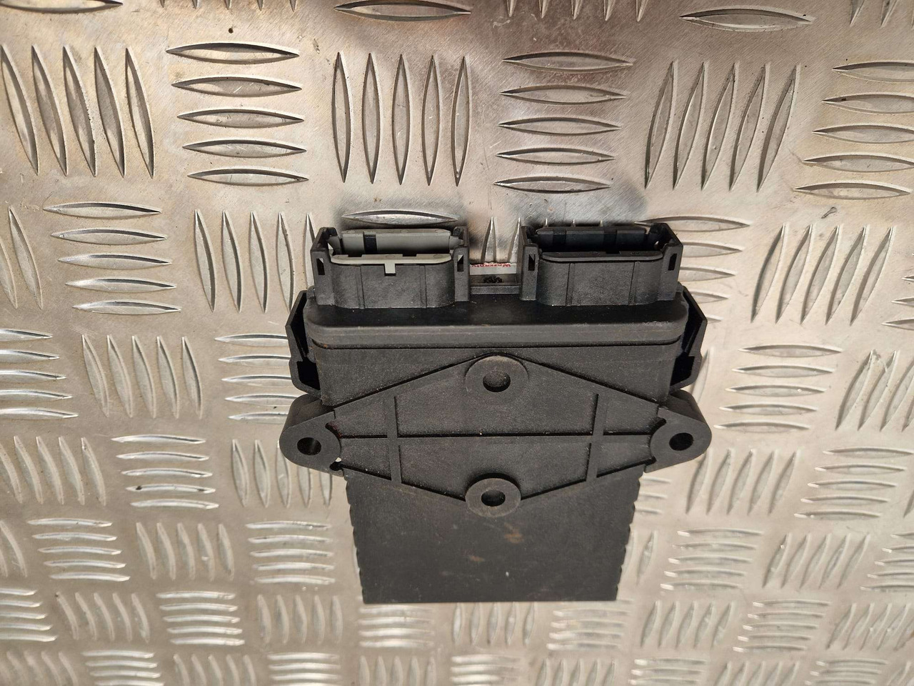 Immobiliser control unit JCB 332/e9910 - Двигатель и запчасти для Строительной техники: фото 2 Immobiliser control unit JCB 332/e9910 - Двигатель и запчасти для Строительной техники: фото 2