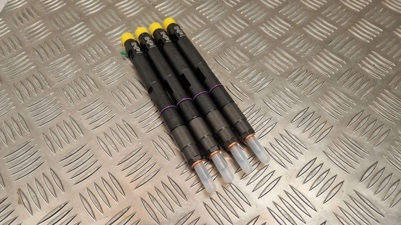 JCB 320/06881 injector set of 4 Delphi 55kw injectors - Двигатель и запчасти для Строительной техники: фото 1 JCB 320/06881 injector set of 4 Delphi 55kw injectors - Двигатель и запчасти для Строительной техники: фото 1