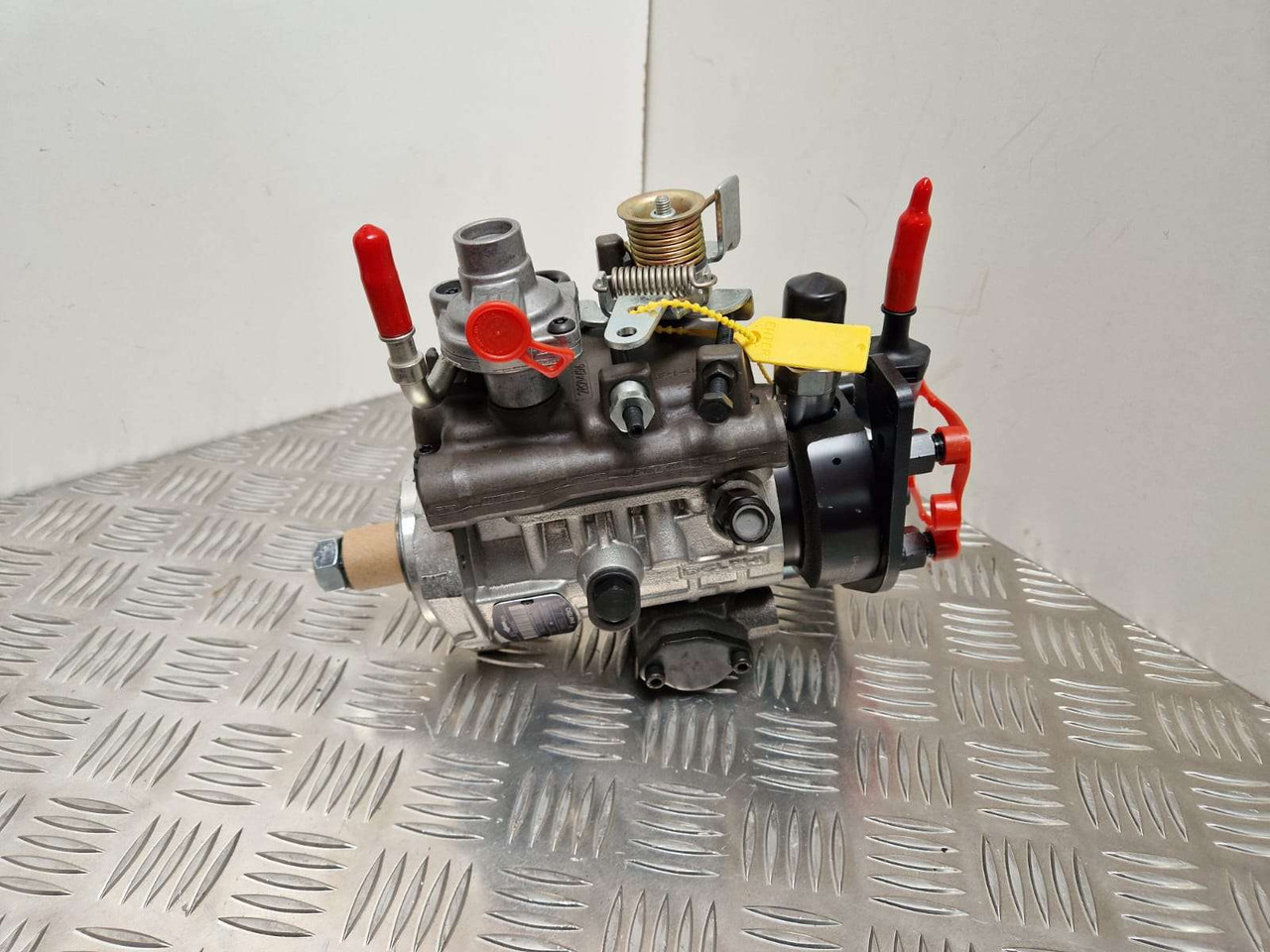 JCB Delphi injection pump 17/925300 - Двигатель и запчасти для Строительной техники: фото 1 JCB Delphi injection pump 17/925300 - Двигатель и запчасти для Строительной техники: фото 1