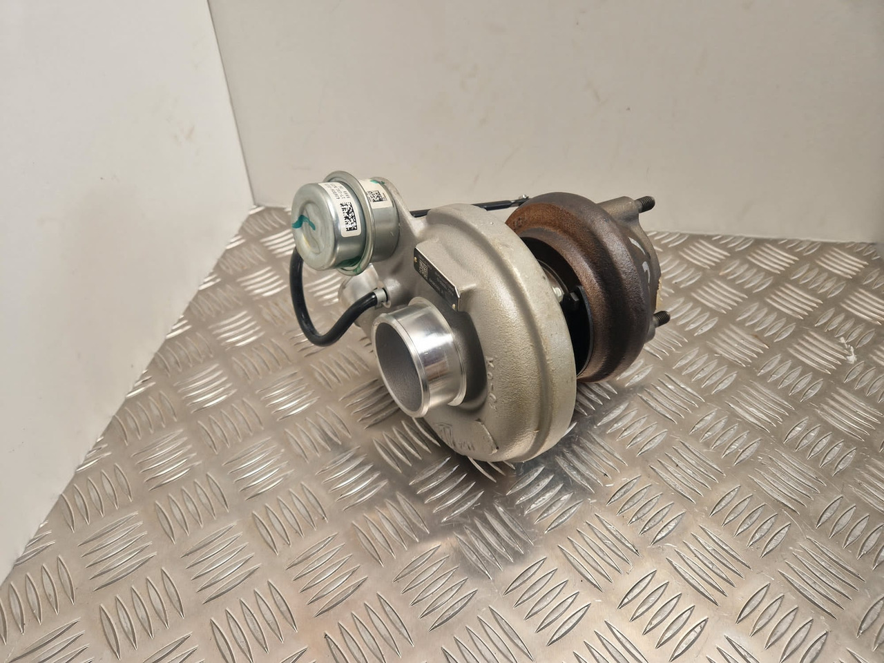 JCB turbocharger 320/06049 Garrett Turbo 762932-02 - Двигатель и запчасти для Строительной техники: фото 4 JCB turbocharger 320/06049 Garrett Turbo 762932-02 - Двигатель и запчасти для Строительной техники: фото 4