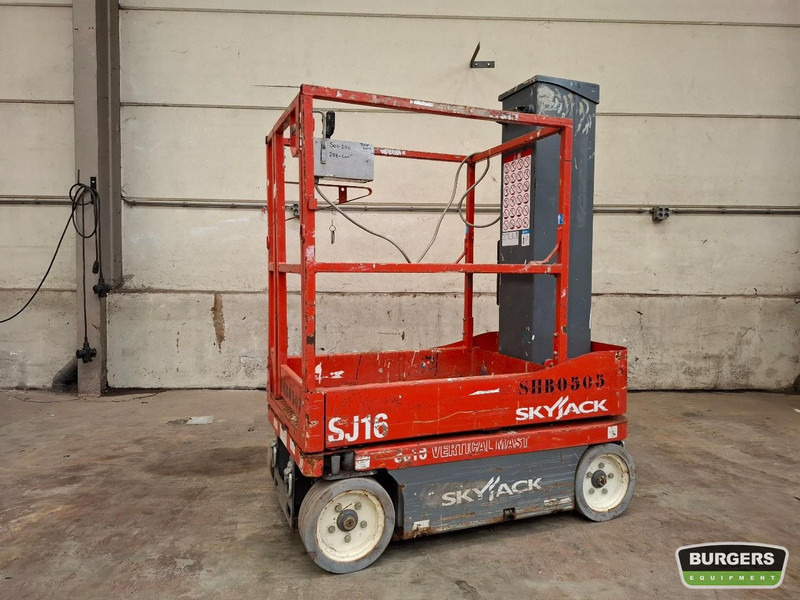 Skyjack SJ16 - Вертикальный мачтовый подъемник: фото 1 Skyjack SJ16 - Вертикальный мачтовый подъемник: фото 1