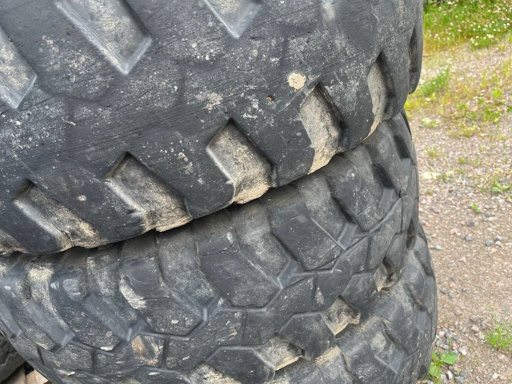 Michelin 335/80-20 till Volvo L30 Zettelmeyer - Шина для Строительной техники: фото 3 Michelin 335/80-20 till Volvo L30 Zettelmeyer - Шина для Строительной техники: фото 3