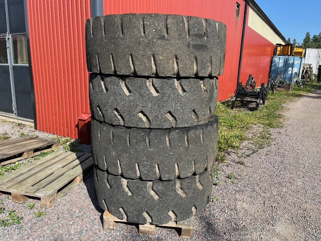 Volvo L50E D C B Wheels Solids / Punkteringsfria 17,5-25 - Шина для Строительной техники: фото 2 Volvo L50E D C B Wheels Solids / Punkteringsfria 17,5-25 - Шина для Строительной техники: фото 2