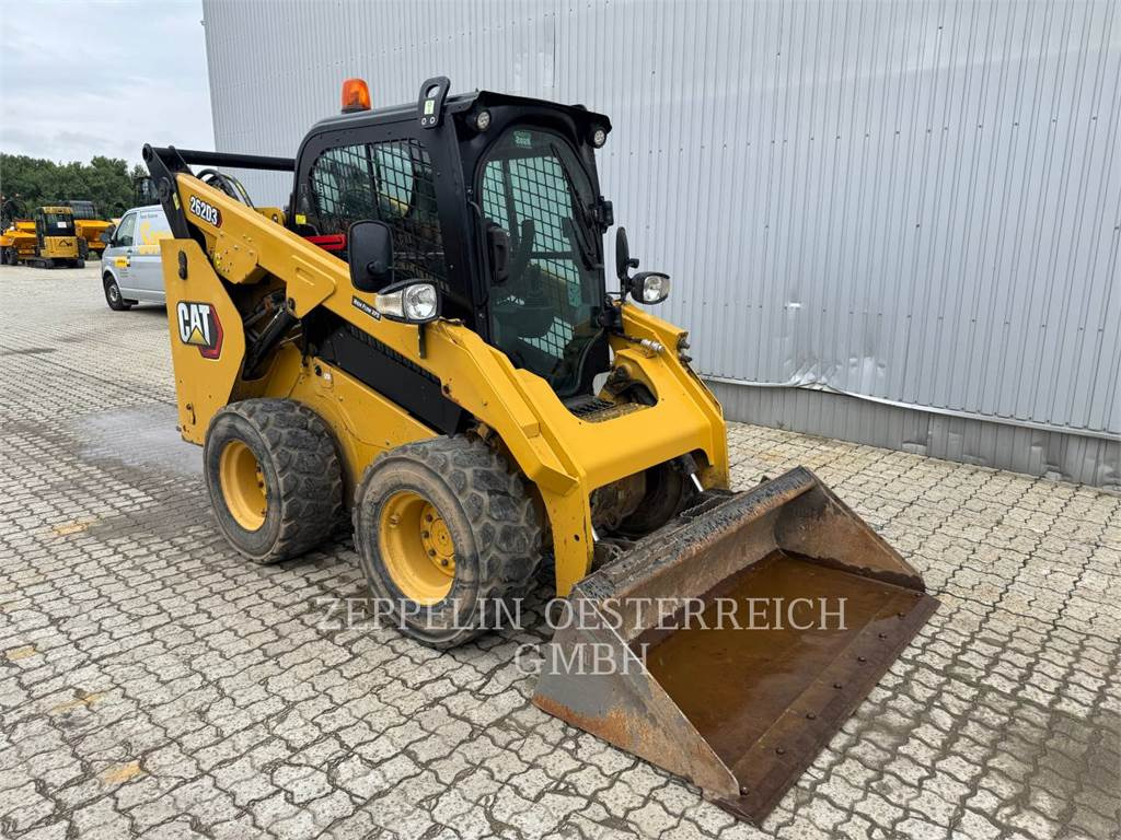 CAT 262D3 - Мини-погрузчик с бортовым поворотом: фото 2 CAT 262D3 - Мини-погрузчик с бортовым поворотом: фото 2