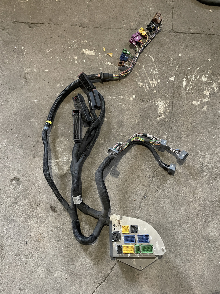 Claas Jaguar 880-830 980-930 - wiązka elektryczna kabiny 0018110206 - Кабели/ Провода для Кормоуборочных комбайнов: фото 1 Claas Jaguar 880-830 980-930 - wiązka elektryczna kabiny 0018110206 - Кабели/ Провода для Кормоуборочных комбайнов: фото 1