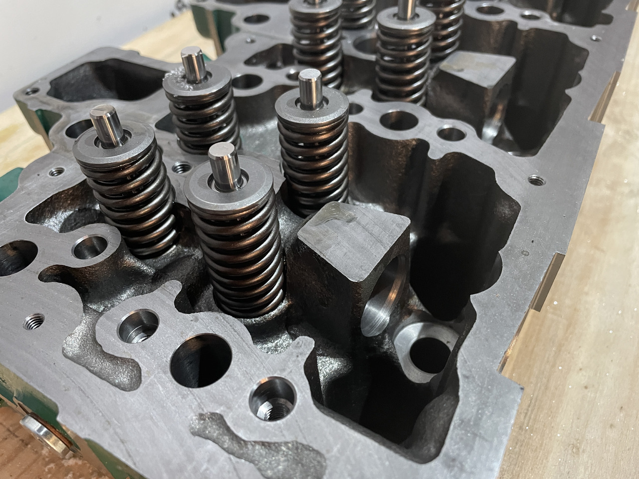 Deutz TCD2013 - głowica cylindrów kompletna NOWA 04900635 - Головка блока для Сельскохозяйственной техники: фото 4 Deutz TCD2013 - głowica cylindrów kompletna NOWA 04900635 - Головка блока для Сельскохозяйственной техники: фото 4