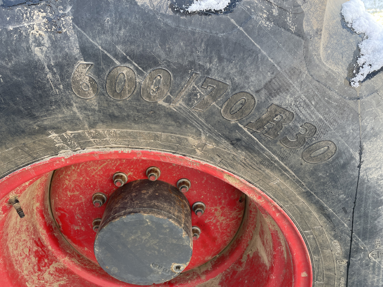 Fendt 828 Vario - opona 600/70R30 600/70/30 - Колесо для Сельскохозяйственной техники: фото 1 Fendt 828 Vario - opona 600/70R30 600/70/30 - Колесо для Сельскохозяйственной техники: фото 1