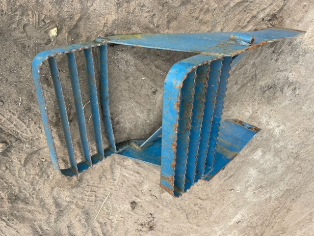 Ford New Holland 8730 - Stopnica | Stopnie - Боковая подножка для Тракторов: фото 2 Ford New Holland 8730 - Stopnica | Stopnie - Боковая подножка для Тракторов: фото 2