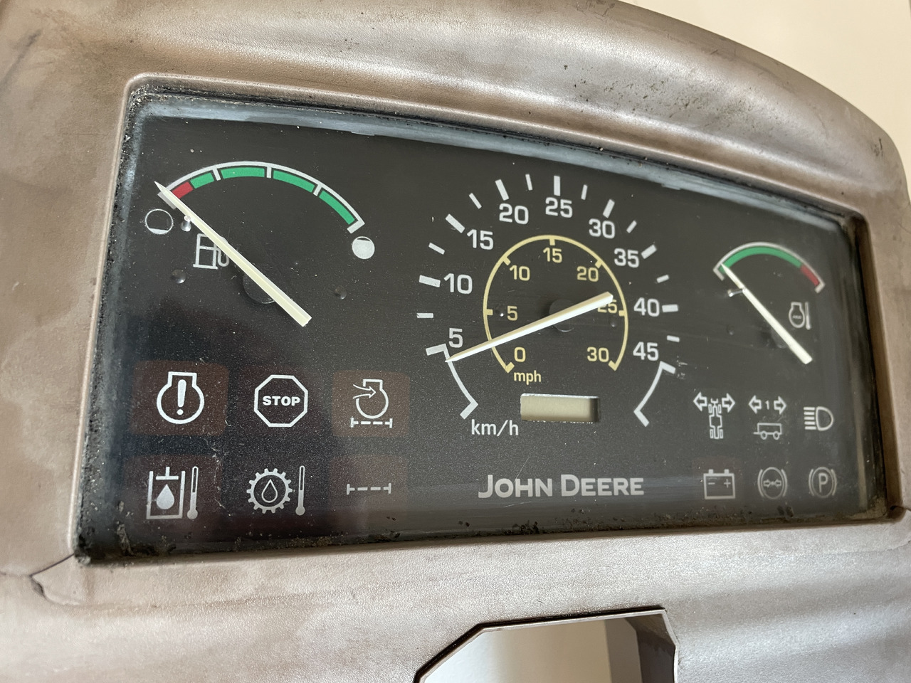 John Deere 3800 - zegary licznik pulpit AZ57940 R197098 - Приборная панель для Сельскохозяйственной техники: фото 2 John Deere 3800 - zegary licznik pulpit AZ57940 R197098 - Приборная панель для Сельскохозяйственной техники: фото 2