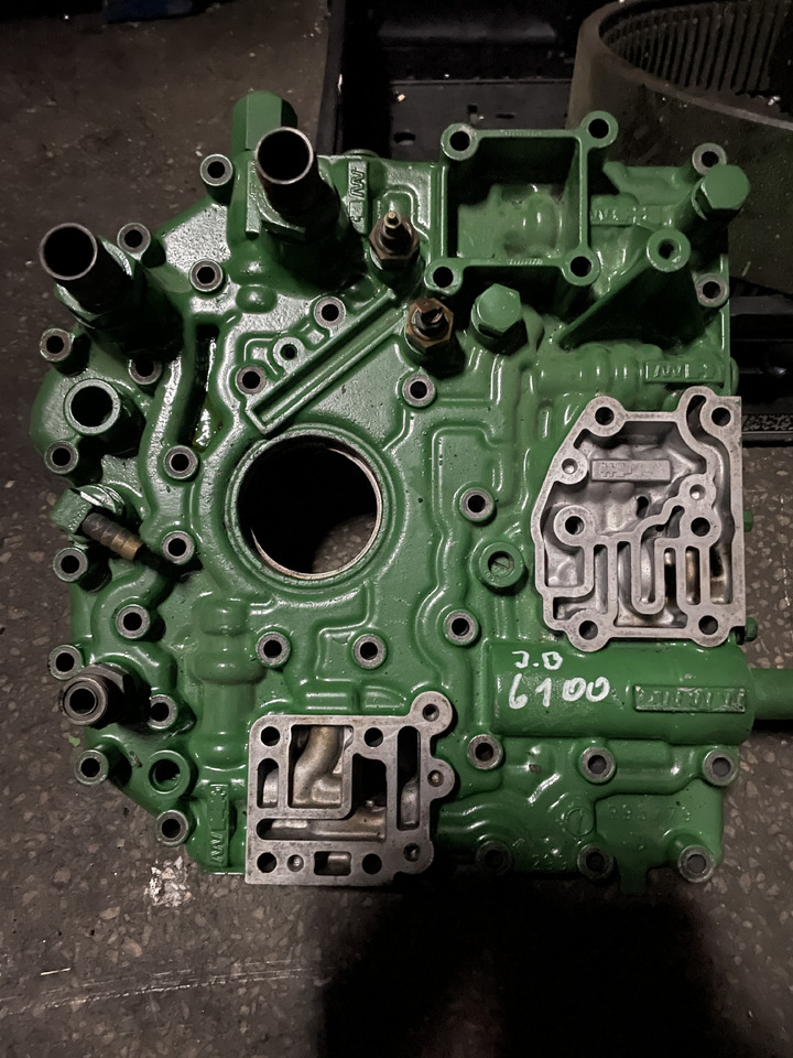 John Deere 6100 6200 6300 6400 6500 - pokrywa skrzyni biegów R95779 - Коробка передач и запчасти для Сельскохозяйственной техники: фото 1 John Deere 6100 6200 6300 6400 6500 - pokrywa skrzyni biegów R95779 - Коробка передач и запчасти для Сельскохозяйственной техники: фото 1