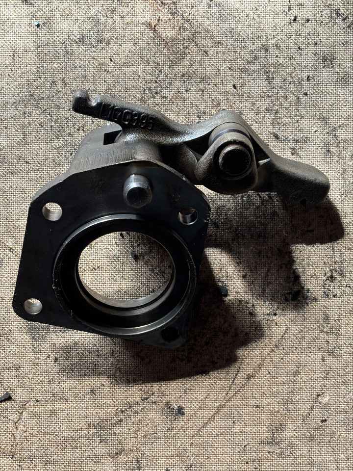 John Deere 6100 6200 6300 6400 Obudowa Zapadka L100299 L77129 L100395 L76666 - Коробка передач и запчасти для Сельскохозяйственной техники: фото 3 John Deere 6100 6200 6300 6400 Obudowa Zapadka L100299 L77129 L100395 L76666 - Коробка передач и запчасти для Сельскохозяйственной техники: фото 3