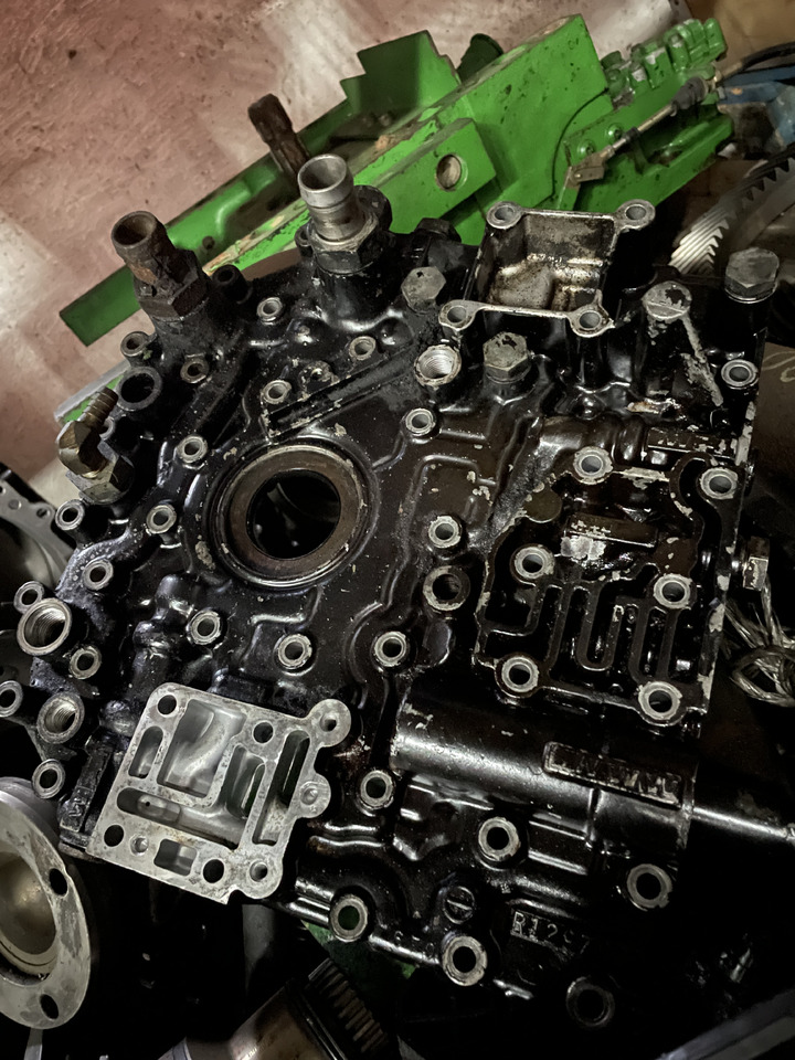 John Deere 6110 6210 6310 6410 6200 6300 6400 - pokrywa skrzyni biegów R129797 - Коробка передач и запчасти для Сельскохозяйственной техники: фото 1 John Deere 6110 6210 6310 6410 6200 6300 6400 - pokrywa skrzyni biegów R129797 - Коробка передач и запчасти для Сельскохозяйственной техники: фото 1