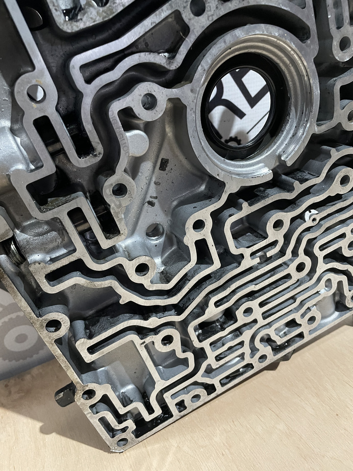 John Deere 6300 6100 6200 6400 - płyta obudowa skrzyni biegów R129797 - Коробка передач и запчасти для Сельскохозяйственной техники: фото 2 John Deere 6300 6100 6200 6400 - płyta obudowa skrzyni biegów R129797 - Коробка передач и запчасти для Сельскохозяйственной техники: фото 2