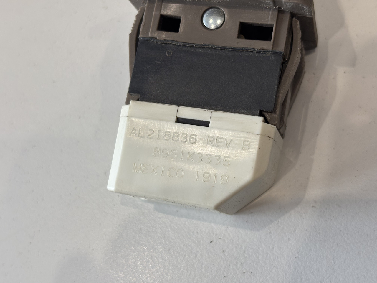 John Deere 6M 6R 6xxx Przełącznik Sterowania tylnym WOM AL218836 - Электрическая система для Сельскохозяйственной техники: фото 4 John Deere 6M 6R 6xxx Przełącznik Sterowania tylnym WOM AL218836 - Электрическая система для Сельскохозяйственной техники: фото 4