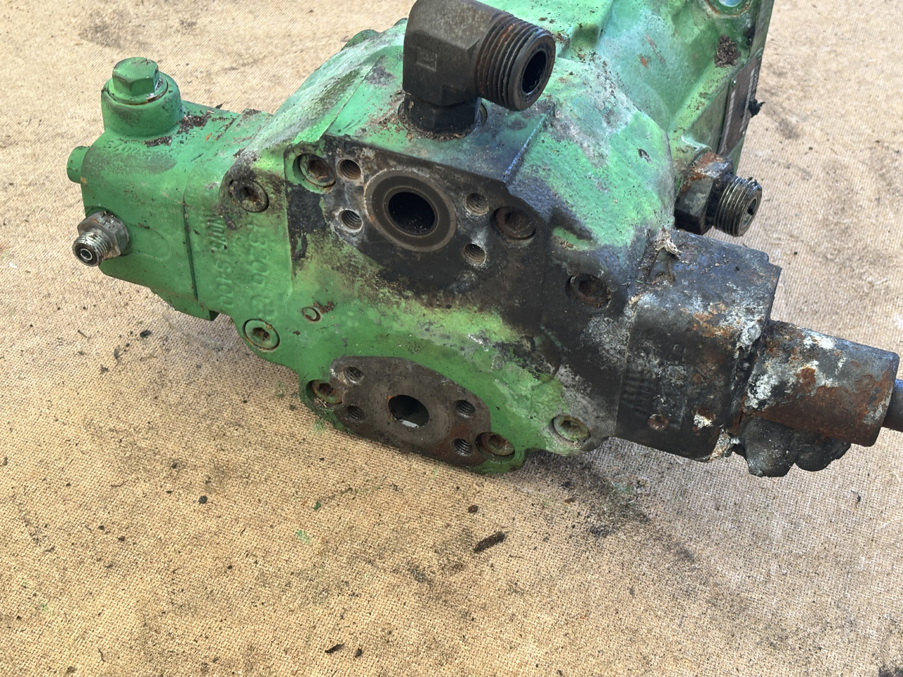 John Deere 8200 8300 8400 8500 Silnik hydrauliczny AXE83863 - Гидравлический мотор для Сельскохозяйственной техники: фото 2 John Deere 8200 8300 8400 8500 Silnik hydrauliczny AXE83863 - Гидравлический мотор для Сельскохозяйственной техники: фото 2