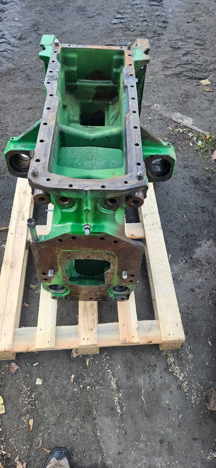 John Deere 8245R 8270R 8295R 8320R 8335R 8345R 8370R 8400R - skrzynka obudowa osi RE587130 RE587131 - Ось и запчасти для Тракторов: фото 4 John Deere 8245R 8270R 8295R 8320R 8335R 8345R 8370R 8400R - skrzynka obudowa osi RE587130 RE587131 - Ось и запчасти для Тракторов: фото 4