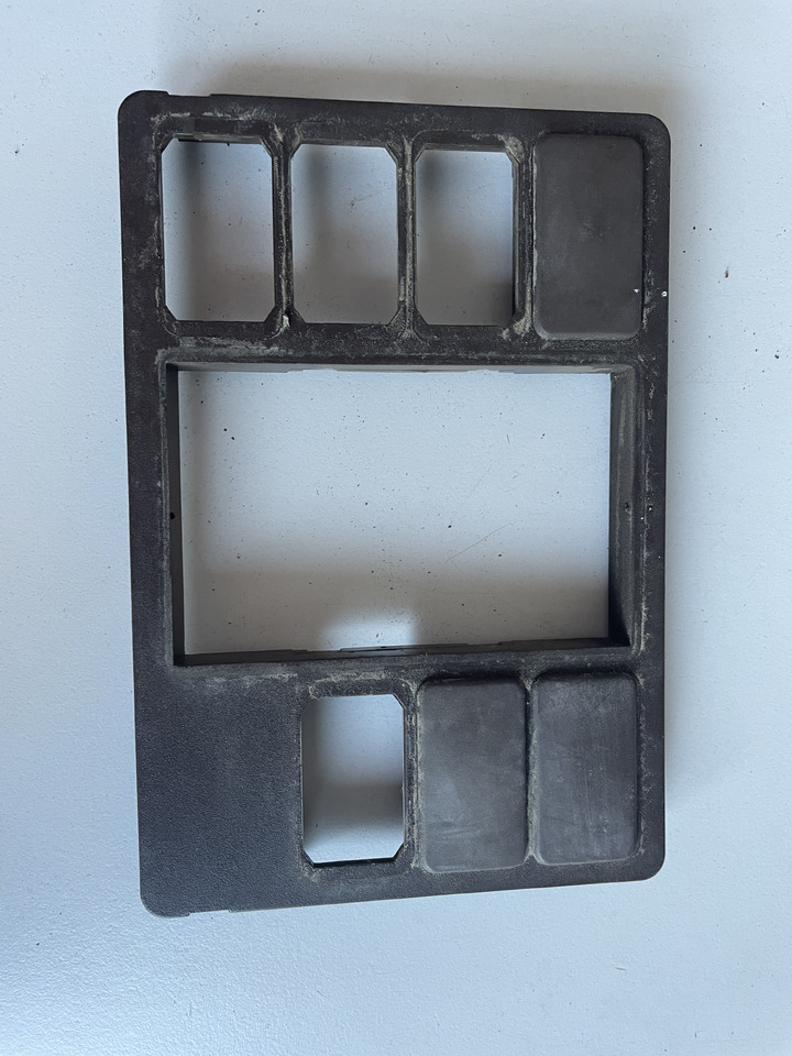 John Deere - płytka osłona wyświetlacza L113568 - Кабина и интерьер для Сельскохозяйственной техники: фото 1 John Deere - płytka osłona wyświetlacza L113568 - Кабина и интерьер для Сельскохозяйственной техники: фото 1