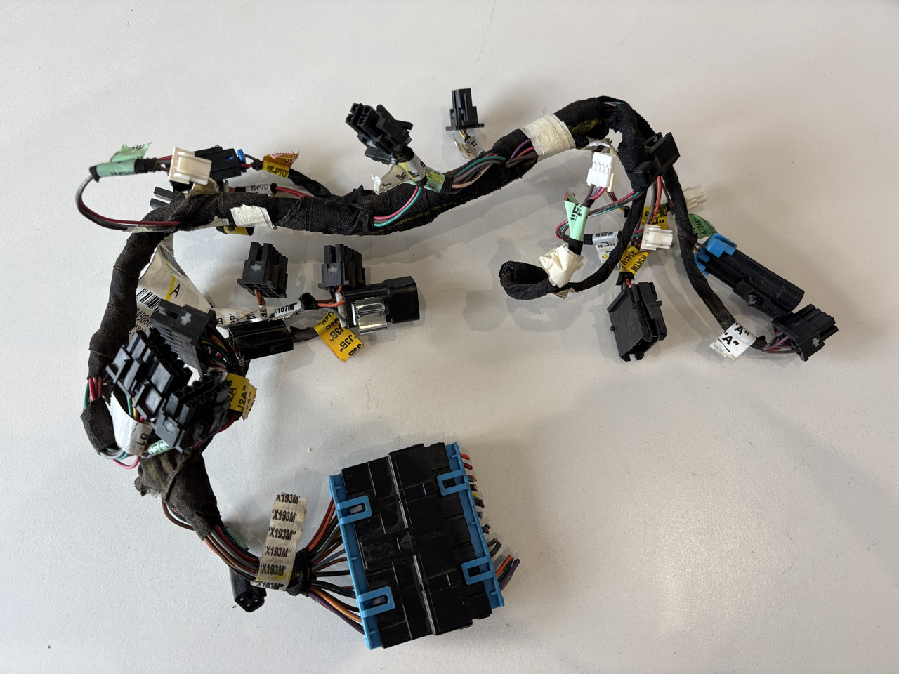 John Deere seria 6000 7000 8000 R - wiązka el. podłokietnika CommandARM RE566687 - Кабели/ Провода для Сельскохозяйственной техники: фото 1 John Deere seria 6000 7000 8000 R - wiązka el. podłokietnika CommandARM RE566687 - Кабели/ Провода для Сельскохозяйственной техники: фото 1