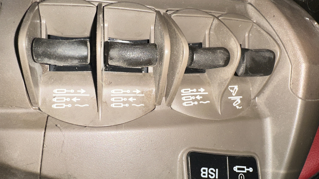 Klawisze hydrauliki john deere panel sterowania - Приборная панель для Сельскохозяйственной техники: фото 3 Klawisze hydrauliki john deere panel sterowania - Приборная панель для Сельскохозяйственной техники: фото 3