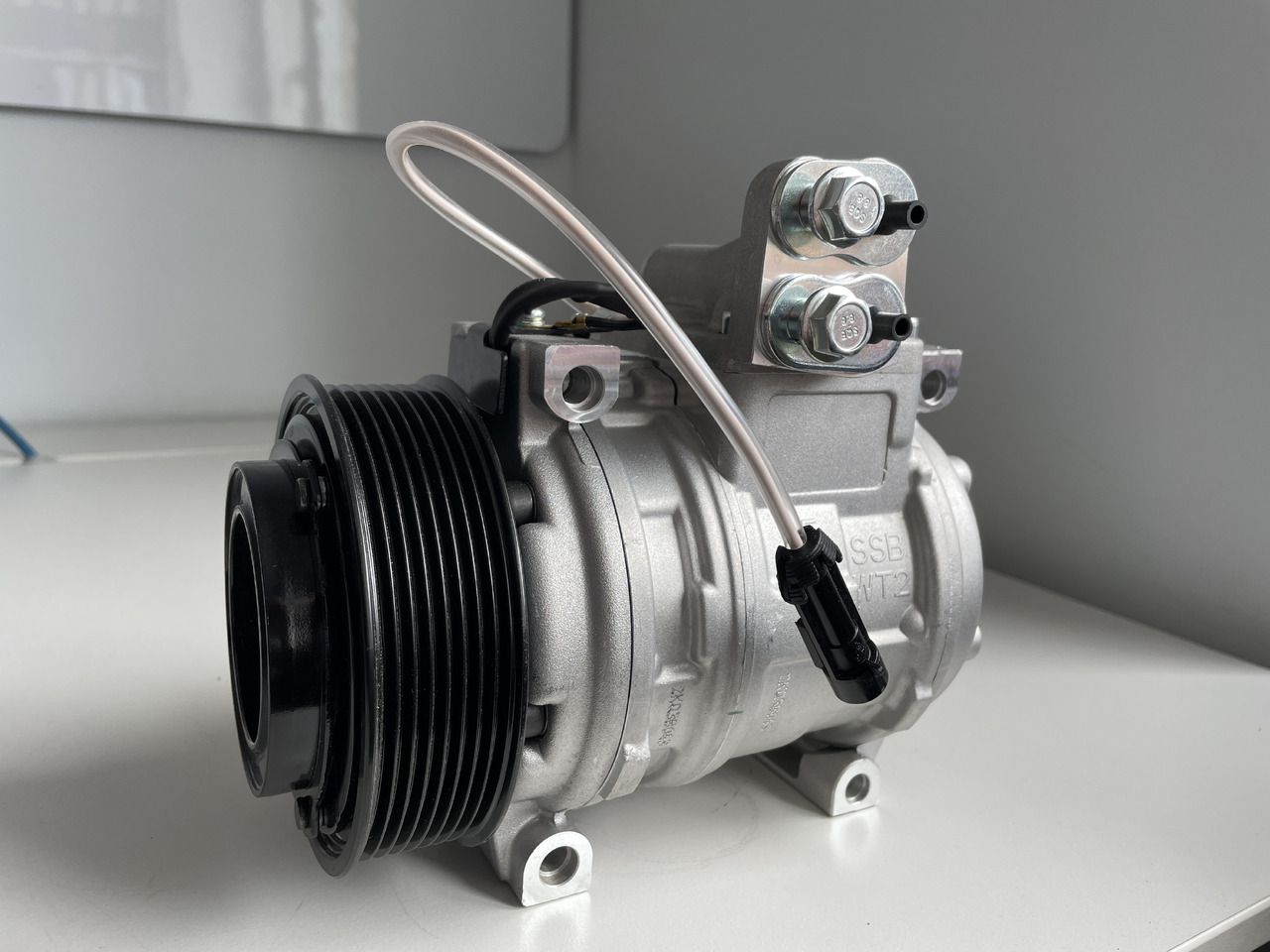 Kompresor sprężarka klimatyzacji John Deere 3000 5000 6000 7000 Claas Ares 10B17-ACE99505 - Компрессор кондиционера для Сельскохозяйственной техники: фото 1 Kompresor sprężarka klimatyzacji John Deere 3000 5000 6000 7000 Claas Ares 10B17-ACE99505 - Компрессор кондиционера для Сельскохозяйственной техники: фото 1