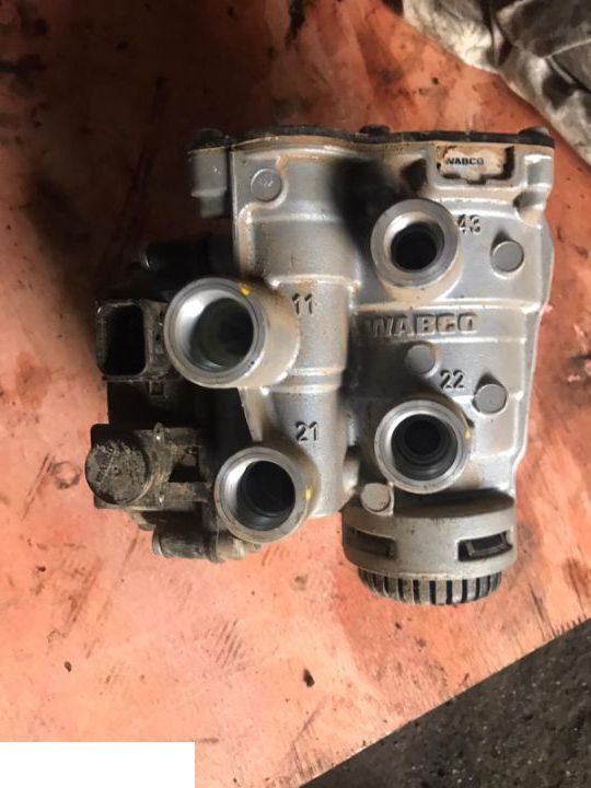 NEW HOLLAND - Zawór EBS modulator ETCV przyczepy - Тормозной клапан для Сельскохозяйственной техники: фото 1 NEW HOLLAND - Zawór EBS modulator ETCV przyczepy - Тормозной клапан для Сельскохозяйственной техники: фото 1