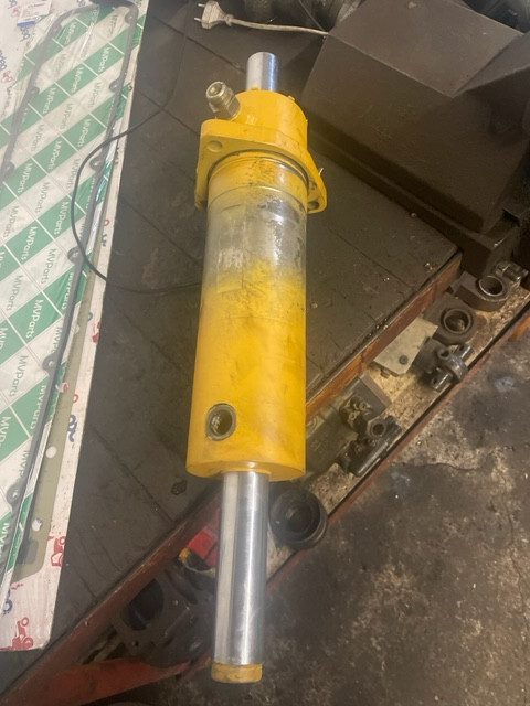 Siłownik skrętu carraro Claas Scorpion , Claas Targo - Гидравлический цилиндр для Телескопических погрузчиков: фото 1 Siłownik skrętu carraro Claas Scorpion , Claas Targo - Гидравлический цилиндр для Телескопических погрузчиков: фото 1