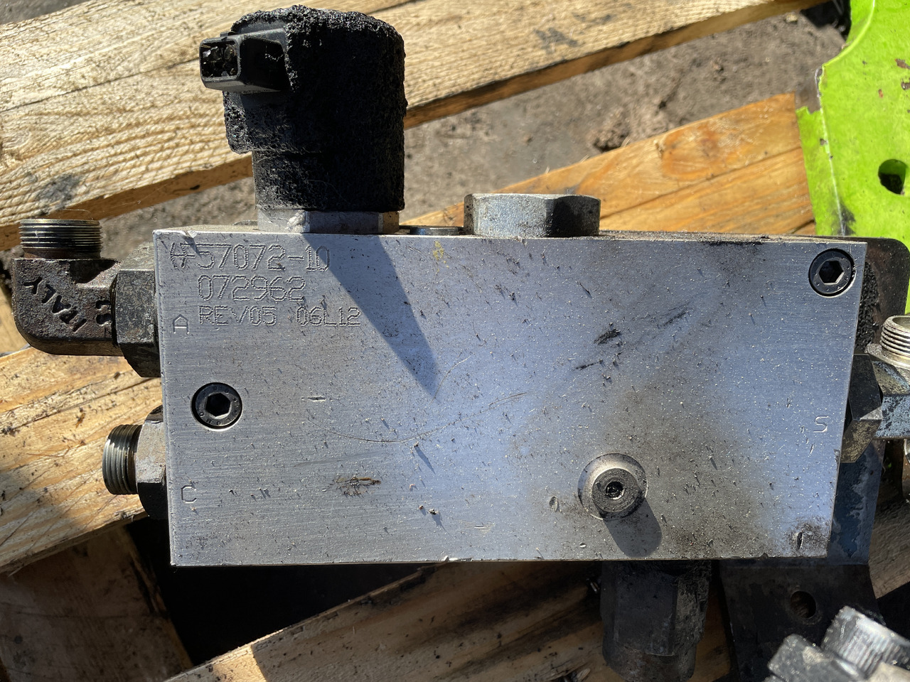 Merlo P34.7 P32.6 - zamek hydrauliczny zawór cewka 072962 - Запчасти для Телескопических погрузчиков: фото 1 Merlo P34.7 P32.6 - zamek hydrauliczny zawór cewka 072962 - Запчасти для Телескопических погрузчиков: фото 1