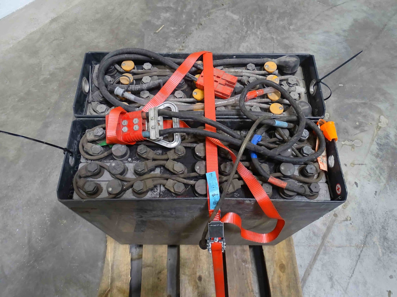 Battery Package - 2 pcs. Batteries - Аккумулятор для Погрузочно-разгрузочной техники: фото 4 Battery Package - 2 pcs. Batteries - Аккумулятор для Погрузочно-разгрузочной техники: фото 4