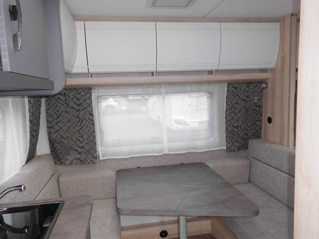 Hobby De Luxe 400 SFe 1500kg., Fahrradträger - Прицеп дача: фото 5 Hobby De Luxe 400 SFe 1500kg., Fahrradträger - Прицеп дача: фото 5