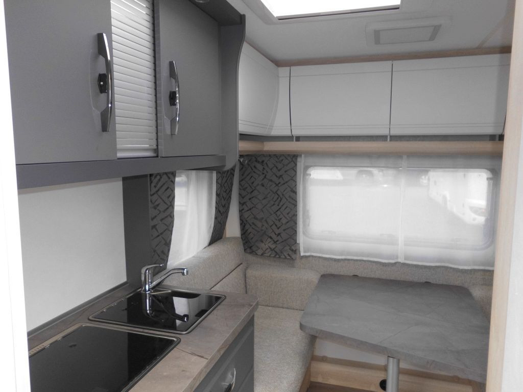 Hobby De Luxe 400 SFe 1500kg., Fahrradträger - Прицеп дача: фото 4 Hobby De Luxe 400 SFe 1500kg., Fahrradträger - Прицеп дача: фото 4