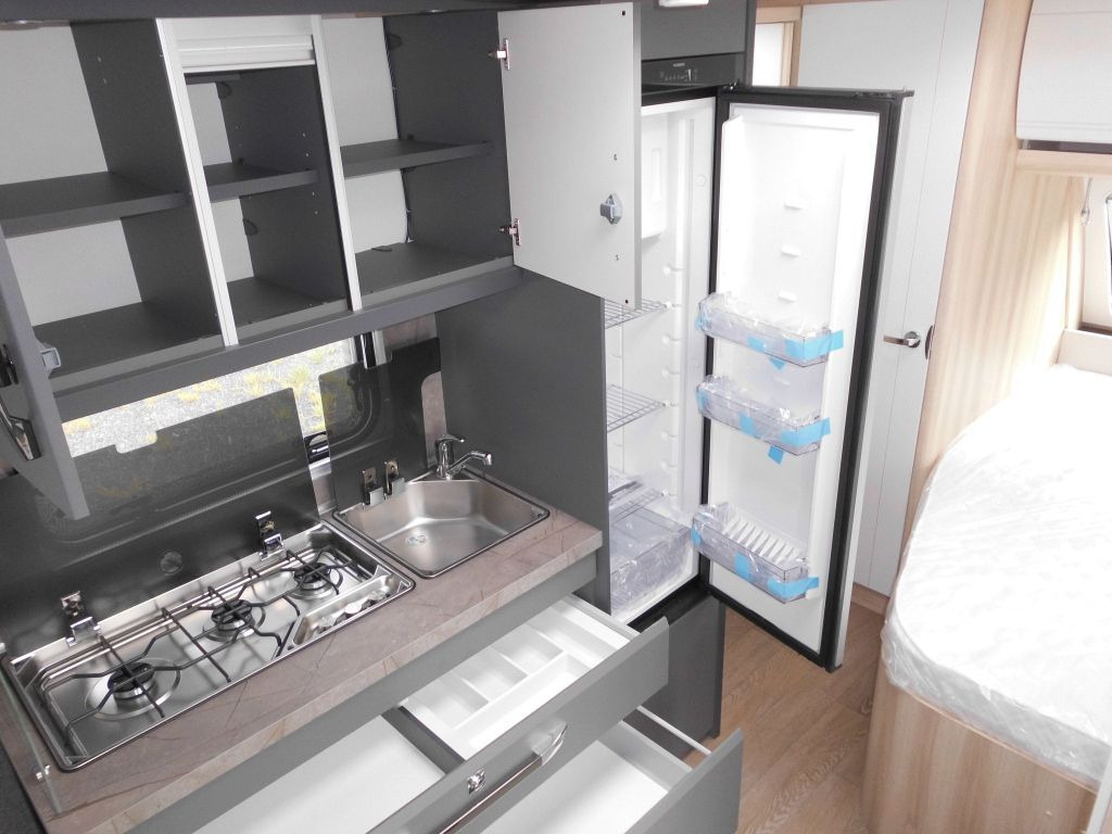 Прицеп дача Hobby De Luxe 460 UFe 2026 1500kg. Ambiente: фото 10