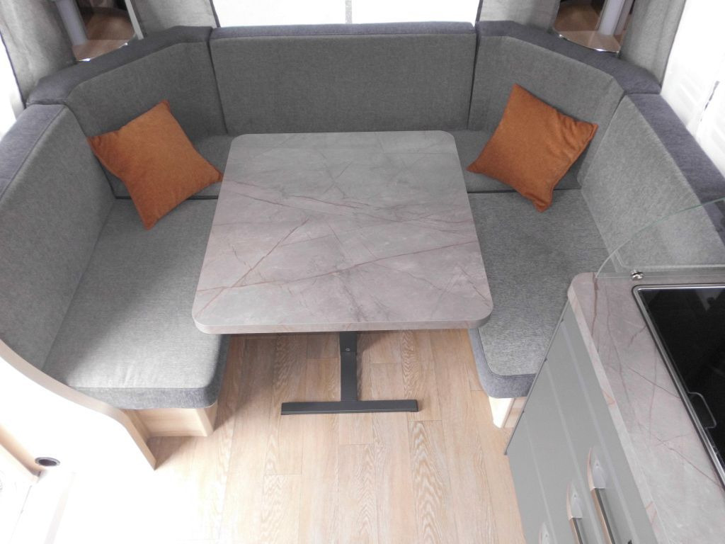 Прицеп дача Hobby De Luxe 460 UFe 2026 1500kg. Ambiente: фото 6