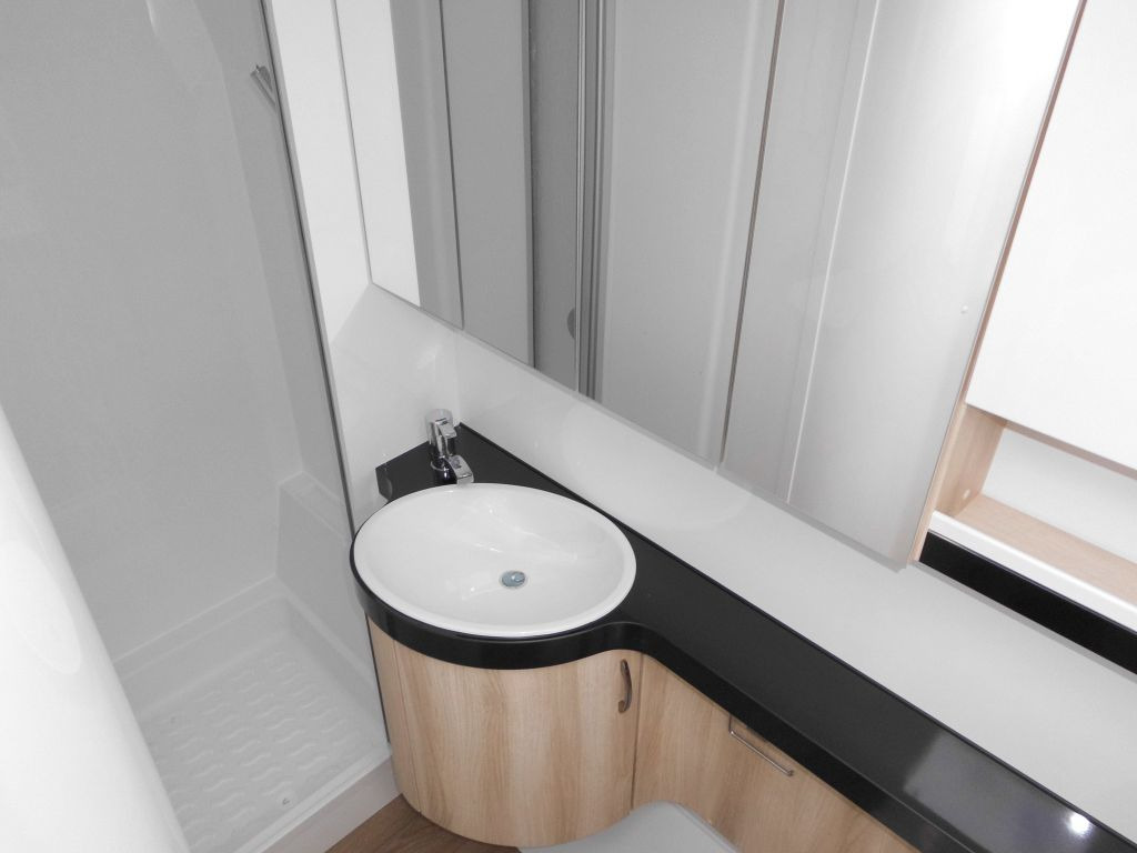 Прицеп дача Hobby De Luxe 495 WFB 2026 AUTARK Ambiente 1800kg.++: фото 14