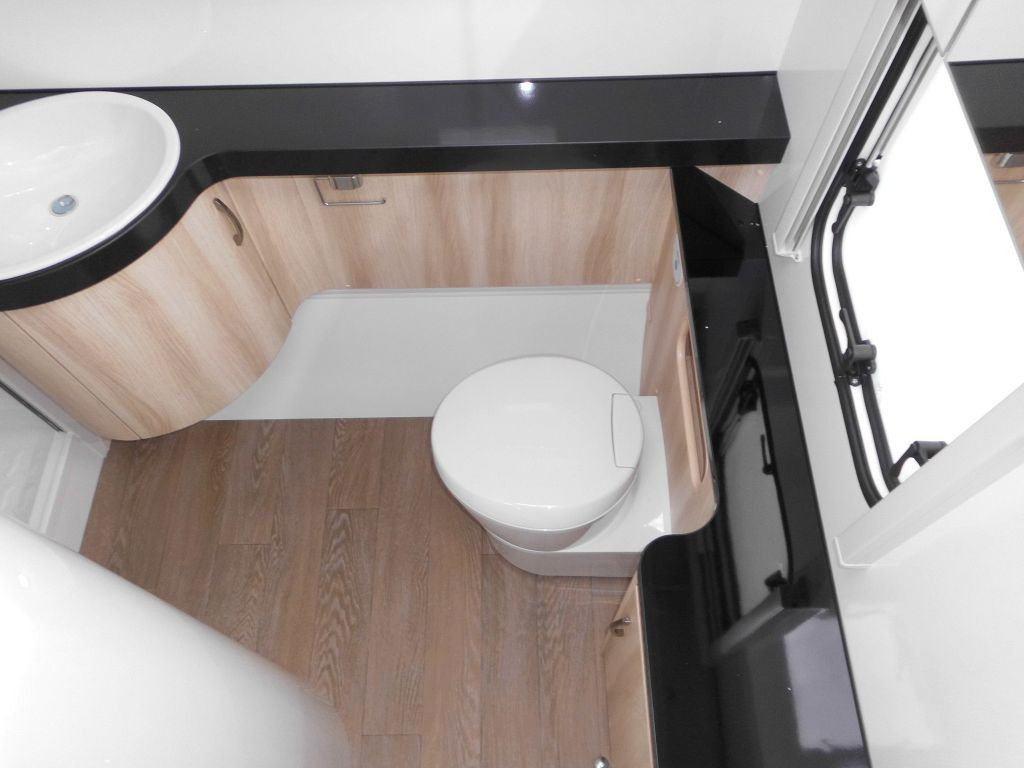 Прицеп дача Hobby De Luxe 495 WFB 2026 AUTARK Ambiente 1800kg.++: фото 15