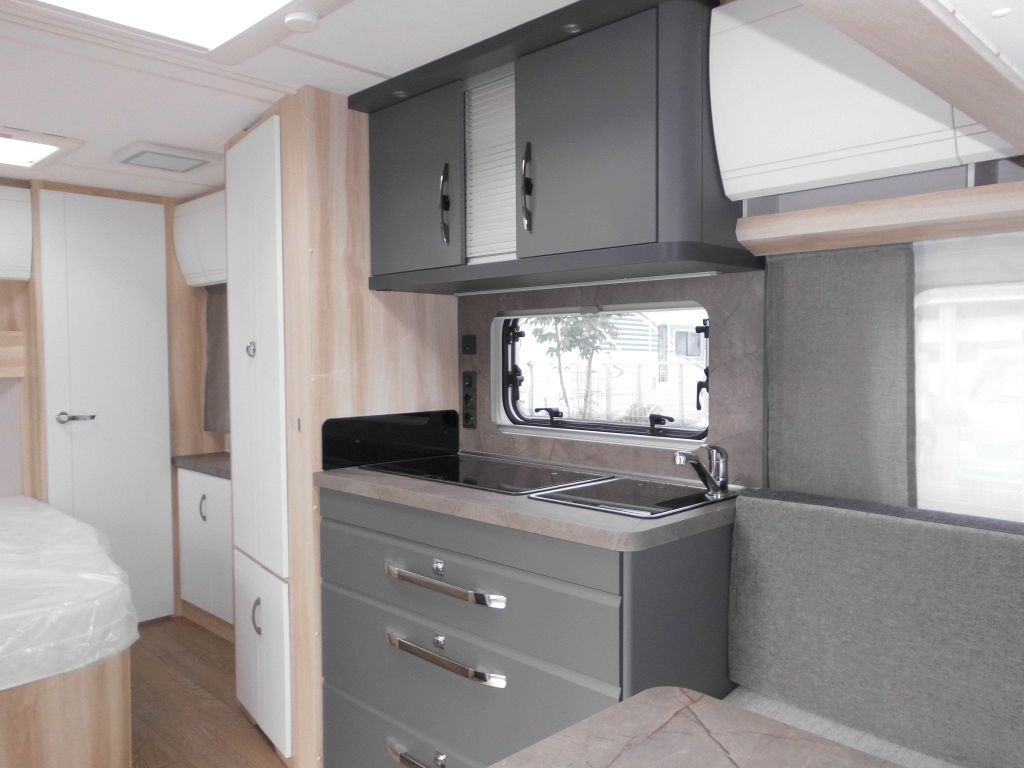 Прицеп дача Hobby De Luxe 495 WFB 2026 AUTARK Ambiente 1800kg.++: фото 8