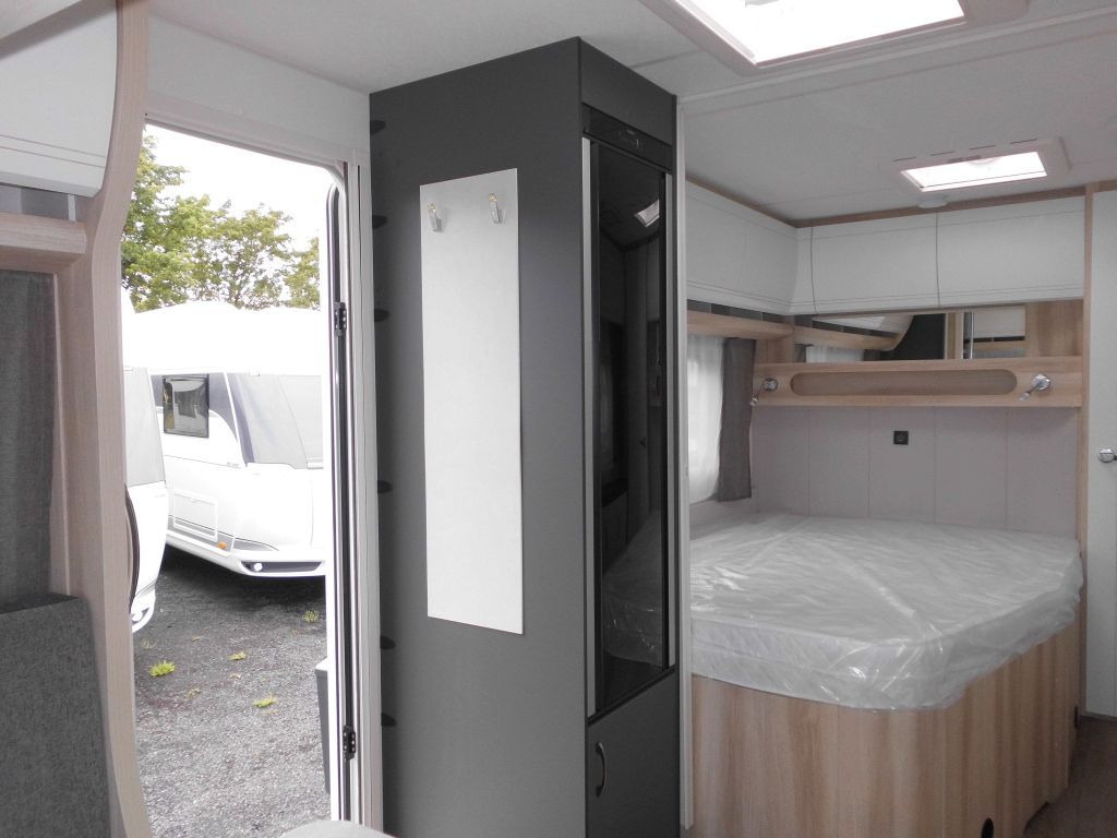 Прицеп дача Hobby De Luxe 495 WFB 2026 AUTARK Ambiente 1800kg.++: фото 9